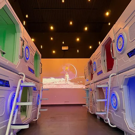 Reiminski Abenteuer Space Kapseln, Tennis Squash Soccer, Sport & Wellness *