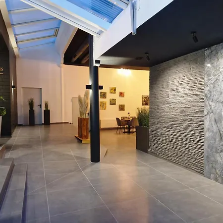 Reiminski Abenteuer Space Kapseln, Tennis Squash Soccer, Sport & Wellness Lodge *