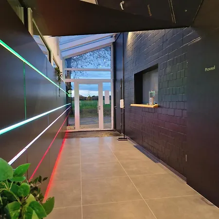 Reiminski Abenteuer Space Kapseln, Tennis Squash Soccer, Sport & Wellness Lodge *