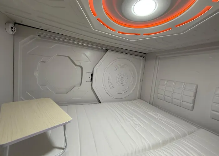 Reiminski Abenteuer Space Kapseln, Tennis Squash Soccer, Sport & Wellness * Берген